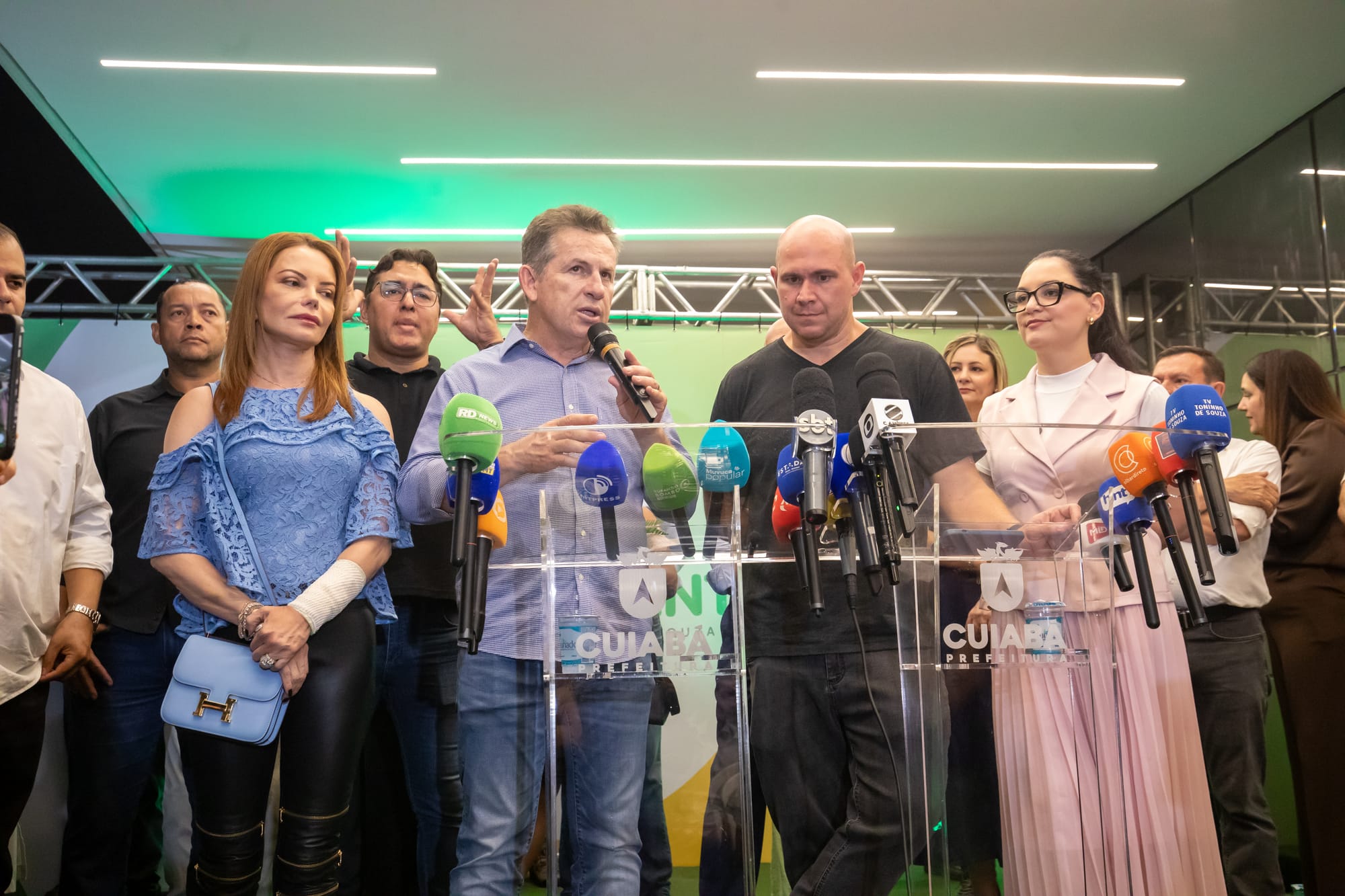 Ao lado do governador, prefeito inaugura primeiro centro médico 100% pediátrico de Mato Grosso