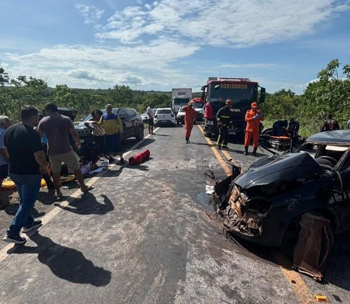 Batida entre dois veículos deixa seis pessoas feridas na Estrada da Guia; uma vítima em estado grave