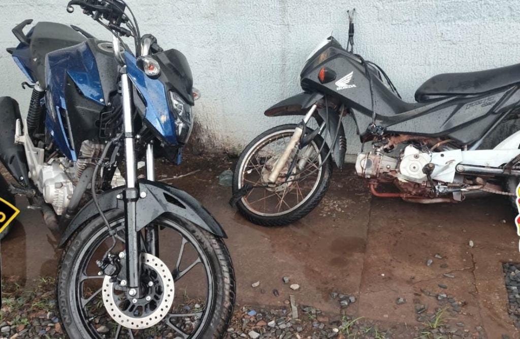 PM recupera motos furtadas de  delegacia e prende faccionado por receptação e tráfico