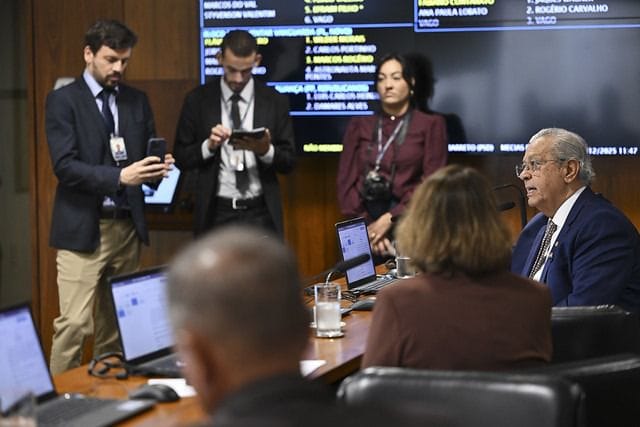 Senado aprova projeto de Jayme Campos que reforça proteção às mulheres