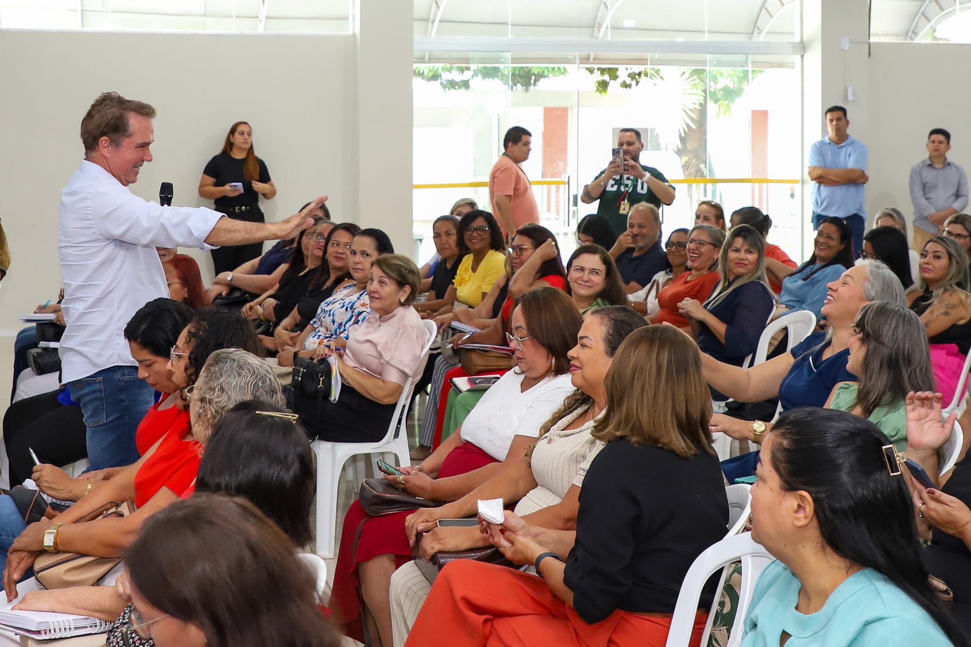 Vice-prefeito destaca importância dos diretores escolares para novas gerações