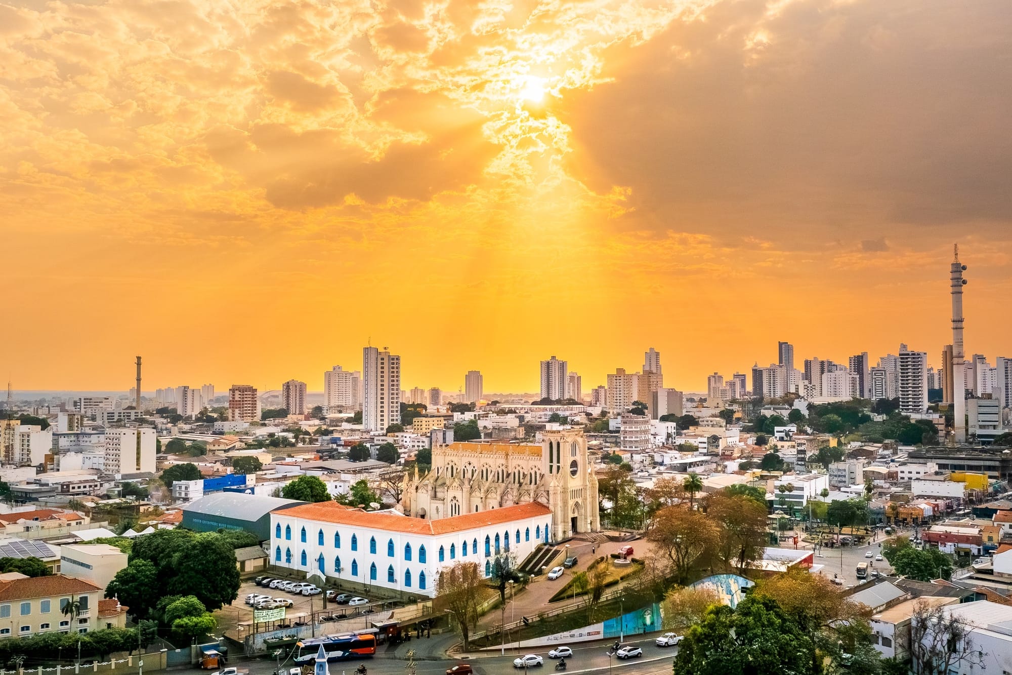 Moradores que residem em ruas sem asfalto serão isentos de pagamento de IPTU em Cuiabá