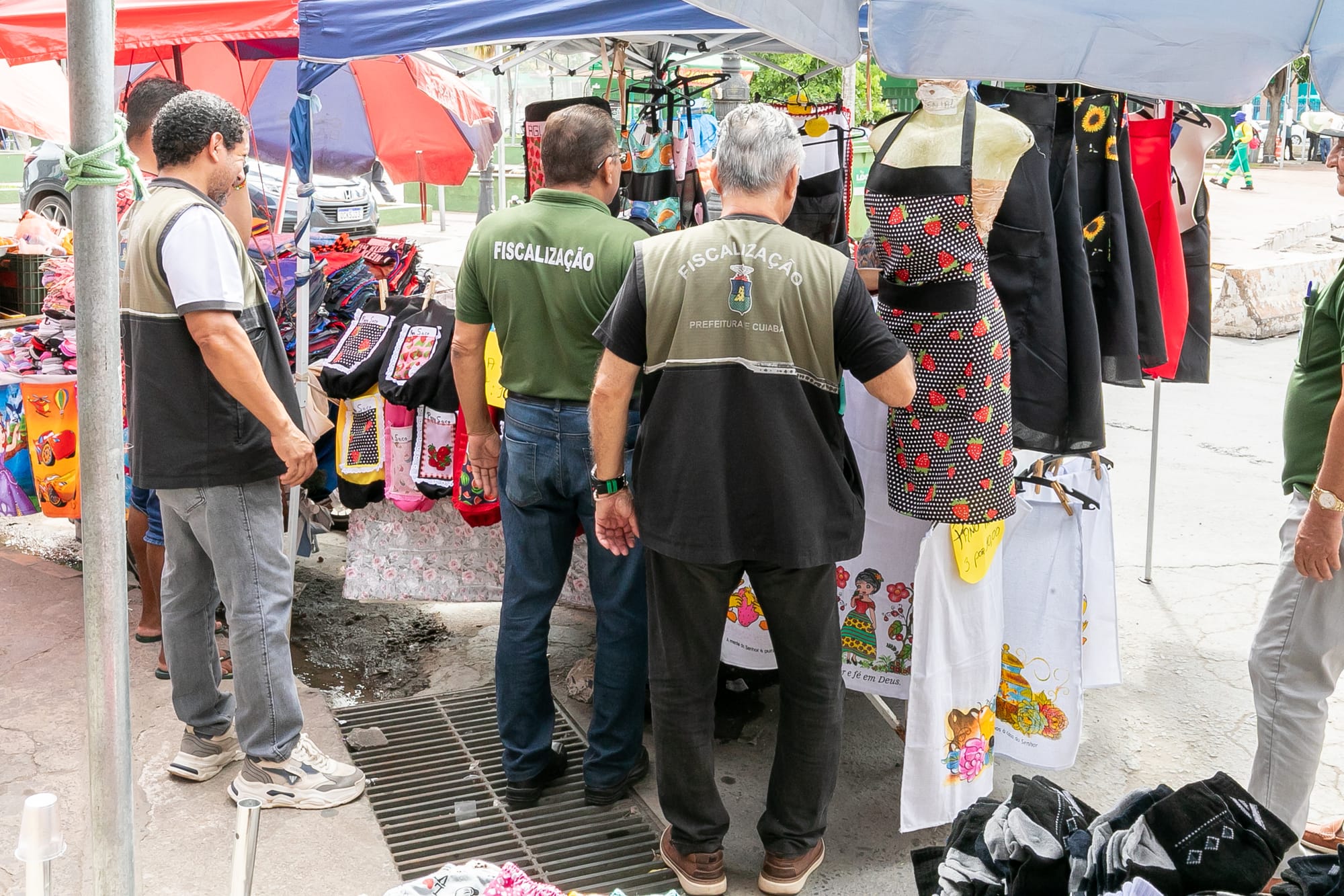 Operação apreende mercadorias de ambulantes irregulares no Centro