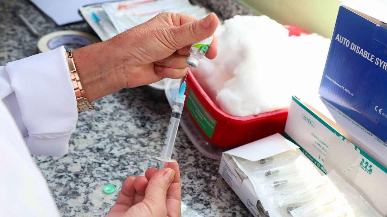 Vacina contra a dengue é liberada para adolescentes de 10 a 14 anos em Várzea Grande