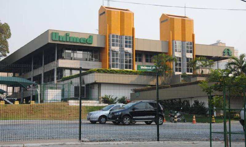 Justiça condena Unimed Cuiabá a indenizar viúva após negar UTI aérea a paciente em estado grave