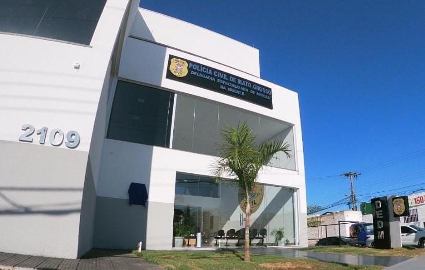 Maníaco que mostrou genitália à menor em shopping ejacula no cabelo de mulher em ônibus