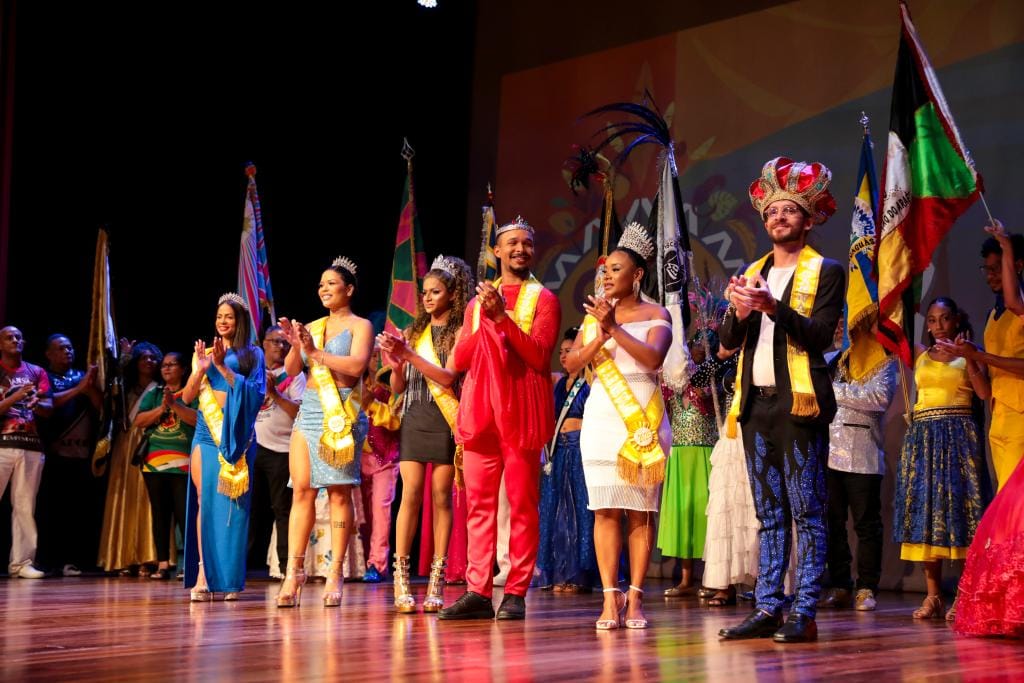 Desfiles das comissões de frente de escolas e blocos marcam lançamento do Carnaval 2026