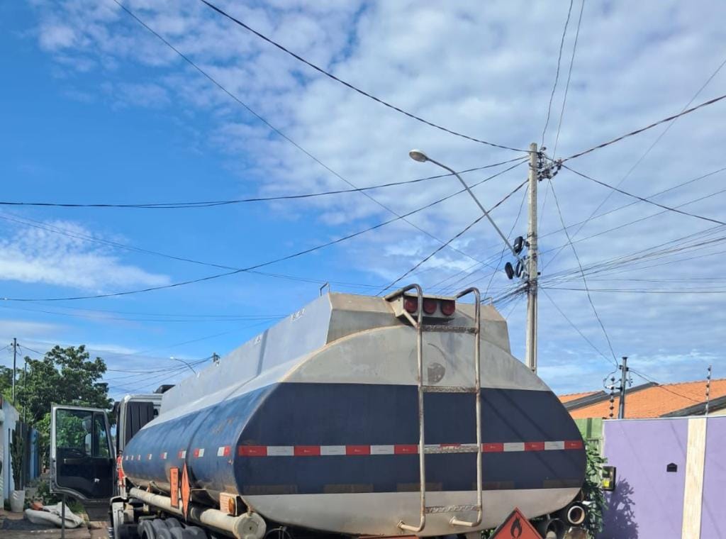 Polícia prende suspeito por adulteração de combustível e apreende caminhão-tanque