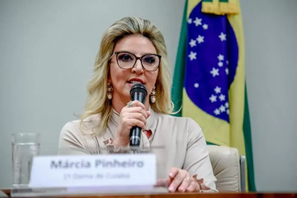 Ex-primeira-dama é mantida em ação que cobra dívida de R$ 1 milhão por campanha ao governo