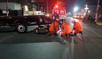 Mulher morre em grave colisão entre moto e caminhão-guincho na avenida Beira Rio, na capital