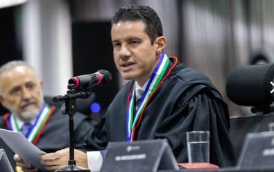 TJ considera greve ilegal, fixa multa de R$ 200 mil e autoriza desconto dos dias paralisados