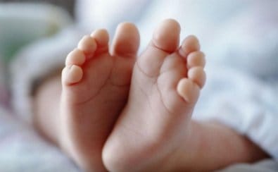 Bebê de quatro meses morre após engasgar com leite materno em Cuiabá