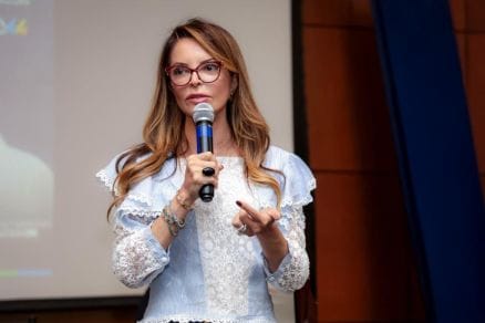 Primeira-dama é internada com dor abdominal e suspeita de infecção em Cuiabá