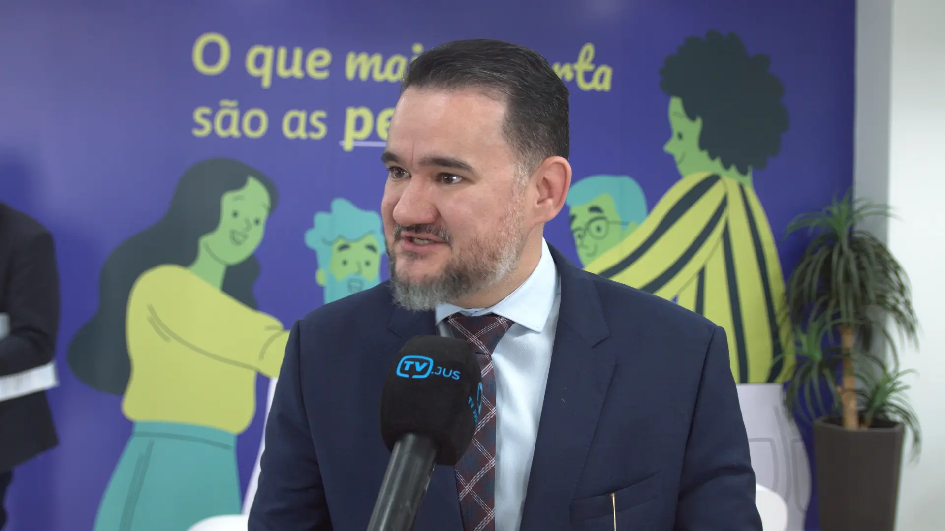 Justiça bloqueia salário e caça bens de servidora por fraude que virou rombo de R$ 3 milhões