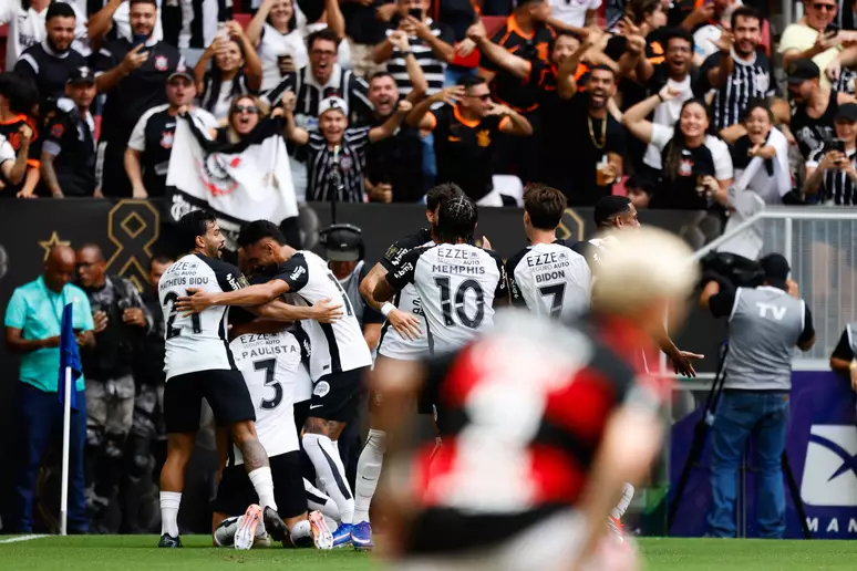 Corinthians bate o Flamengo com golaço de Yuri Alberto e conquista o bi da Supercopa