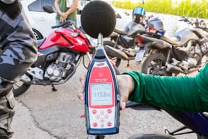 Operação apreende 18 veículos por poluição sonora no Parque Cuiabá