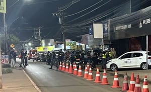 Operação remove 19 motos e flagra 21 condutores sem CNH em avenida de Várzea Grande