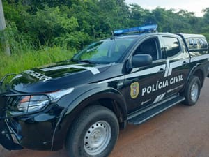 Polícia Civil conclui inquérito e indicia irmãos por morte de cachorro enforcado em árvore