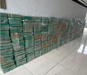 Motorista é preso com 400 kg de cocaína escondida em caminhão avaliada em R$ 20 milhões