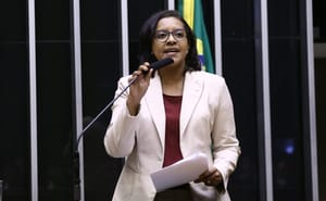 Aprovada punição a pais por gestão abusiva patrimonial; relatório foi lido por Gisela na Câmara