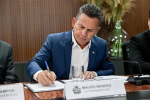 Governo de MT assina decreto que estabelece período proibitivo de uso do fogo