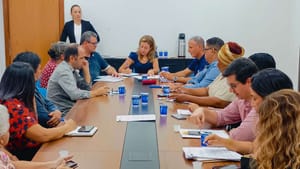 Várzea Grande dá RGA de 6,27% aos servidores da Educação e negocia aumento real