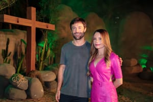 Virginia Mendes e Kayky Brito convidam para emocionante "Auto da Paixão de Cristo"