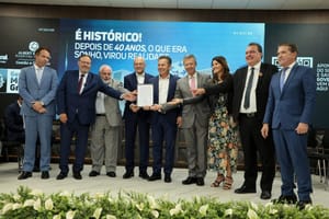 Com apoio dos poderes, Governo assina contrato e Einstein tocará Hospital Central