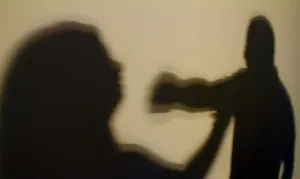 Jovem é agredida e tem cabelo raspado pelo noivo após pedir separação em Cuiabá