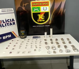 PM prende integrante de facção criminosa em flagrante com 60 porções de drogas
