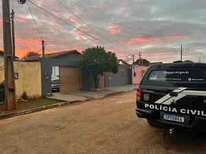 Polícia Civil cumpre mandados contra integrantes de uma rede de tráfico de drogas em MT