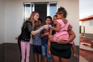 Primeira-dama de MT entrega  casas do programa SER Família  Habitação nesta terça-feira