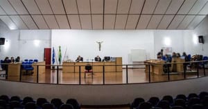 Homem que matou vendedor de cachorro-quente com tiros no rosto é absolvido pelo Tribunal do Júri