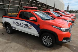 Governo entrega 60 viaturas e 7 caminhões-pipa para municípios do Estado; confira lista