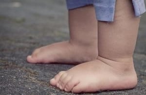 Policiais civis agem rápido e salvam criança que engasgou em delegacia