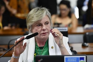 Senadora volta a questionar voto secreto da ALMT após derrubada de veto do governo