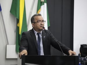 Vereador quer fim da cobrança obrigatória de couvert artístico em bares e restaurantes