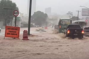 Abril foi o mês mais chuvoso dos últimos 64 anos em Cuiabá e Defesa Civil mantém alerta