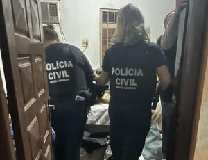 PC cumpre mandados contra homens que usam armas e imagens íntimas para ameaçar ex-mulheres