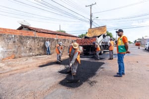 Operação tapa-buraco avança e atende mais de 500 pontos nos CPAs I e II