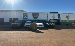 Polícia apreende 61 tabletes de cocaína e skunk em compartimento oculto de S10