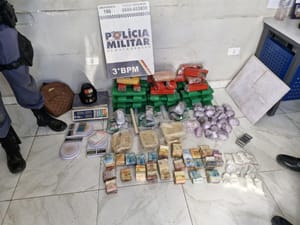 PM desarticula quadrilha, apreende drogas e R$ 87 mil em dinheiro em Cuiabá