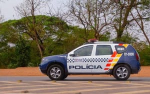 Homem ameaça matar esposa na frente das filhas após ser flagrado fazendo  pix para motel