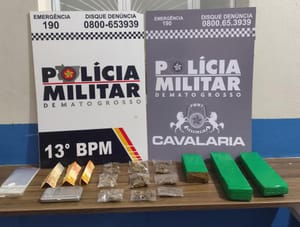 Cavalaria da PM prende dois por tráfico e apreende porções e tabletes de maconha
