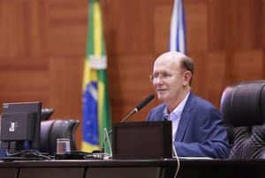 Deputado se esquiva de crise entre secretário e Janaina, mas cobra tratamento igualitário