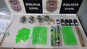 Polícia Civil apreende adolescente com mais de 200 pinos de cocaína