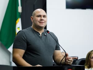 Abílio quer fim dos 'feriadões' em escolas municipais: “servidor público não pode ter privilégio”