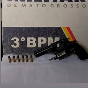 Homem é preso pela Polícia Militar por porte ilegal de arma de fogo em Cuiabá