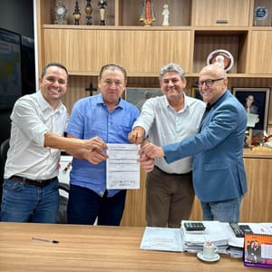 Nininho se filia ao Republicanos com apoio de Pivetta e fortalece bancada na Assembleia