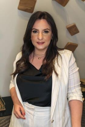 Trabalhar a vida inteira para depender do INSS? Essa conta não fecha